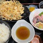 貝だらけ - 小柱と桜海老のかき揚げとお刺身の定食(950円)