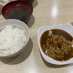 238484220 - セットのご飯とワカメスープ（ネギ抜き）