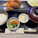 こだわりとんかつあぢま - カキフライ定食全体図