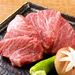 Lava-Yogan-yaki (roasted on a hot stone) Hida beef, today's rare cut