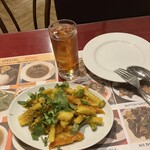 インド・ネパールレストラン プルナディープ - いつものククリスパイスラムのソーダ割りとフレッシュアチャルでちょい飲み