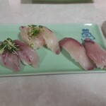 寿司 若竹丸 - アジ(左)・シマアジ(中央)・ハマチ(右)