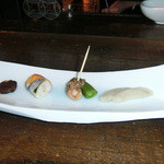 maruyama 檀 - 左から、柚餅子、コハダ棒寿司、イモ