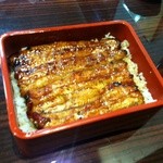 うなぎ 魚政 - 外は香ばしく、中は熱々のふわとろ