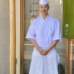 Sushi Tsubomi - 川口大将、ありがとうございました。
      最初の印象通り、つけ場に立たれるキリッとした立居姿が実に堂に入り、若いながらも貫禄を感じます。
      一度目よりも更に更に美味しく感じました今回！
      では次回は夏に♪