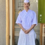 鮨 つぼみ - 川口大将、ありがとうございました。
      最初の印象通り、つけ場に立たれるキリッとした立居姿が実に堂に入り、若いながらも貫禄を感じます。
      一度目よりも更に更に美味しく感じました今回！
      では次回は夏に♪