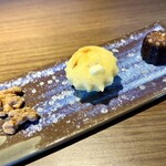 松石 - 胡桃のキャラメリゼ・ふじ クリームチーズ入りマーラーカオ・ジャスミン茶のカヌレ