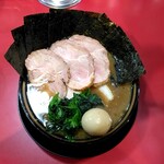 家系ラーメン とらきち家 - ことちゃん＋海苔まし＋雨の日サービスチャーシュー１枚追加