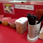 家系ラーメン とらきち家 - 卓上味変調味料1