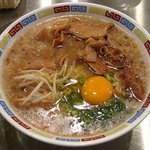 らーめん あさき - 徳島ラーメン（肉多い）800円・生卵50円