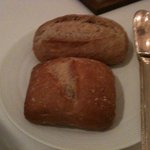 オーベルジュ・ド・リル トーキョー - ソバ粉のパン　ライ麦のパン