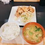 珈琲食堂 クモノキレマ - 唐揚げと豚汁定食