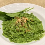 TANTO TANTO - ほうれん草のカルボナーラ。個人的に大好きな太平麺(タリアテッレ)なのが嬉しい！