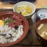 Sukiya - 海鮮チラシ丼＋サラダセット