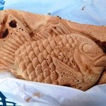 焼きたて屋 - 「たいたこ」130円と「たいやき（カスタードクリーム）」110円