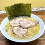 家系ラーメン まこと家 - チャーシューメン