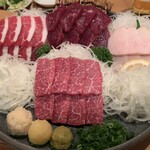 馬肉料理専門店さくら - 馬刺し四種盛り！