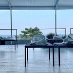 Shirahama Key Terrace Hotel Seamore - mikan terrace (5月～9月のみ営業)この時は休業中
      海を眺めながらテラスでパンやコーヒーを頂けます