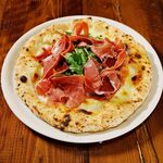 Pizza Prosciutto Bianca 프록시트비콘카