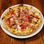 Trattoria Pizzeria Bar FAVETTA 窯焼きピザ - 