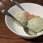 ガーリック ガーリック - ニンニクジャムのピスタチオアイス