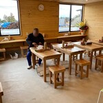中隈うどん - 店内こんな感じ
平日の10時過ぎ