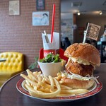 THE BURGER HEARTS - 恋し浜ホタテバーガー＆ランチプレート。1200円＆550円（税込）。