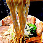 ラーメンキャロル - 何とも絶妙なコシと喉越しのストレート麺