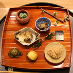 日本料理 太月 - 前菜　（菜の花の胡麻酢和え、なまこ酢　海鼠腸のせ、鰯の梅煮、とこぶしの柔らか煮、蕗の薹の当座煮、芽キャベツの海老真薯包み、鱈の子の含ませ煮）