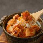 Salmon harasu and salmon roe rice in a clay pot