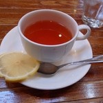 クローバーステーキハウス - 紅茶。ステーキの後はコーヒーよりもおススメです。