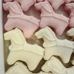 七條甘春堂 - 今年の干支　午の干菓子です