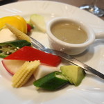 ete - 蟹みそのバーニャカウダ　林檎もはいってて@@