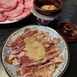 ホルモン焼肉 家成 - 