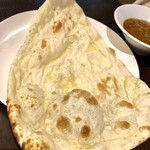 106 サウスインディアン - ナンは油っぽくなく、サラッとして噛むたびに小麦の甘い味が押し寄せ、食感も良い為いくらでも食べられる