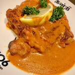 106 サウスインディアン - 鉄板から取り分けてもボリュームたっぷり。ヨーグルトとスパイスがマッチしたソースも皿を舐めたくなる位美味しい