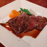 イタメシヤBAFFI - 牛赤身肉のグリル赤ワインソース