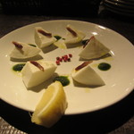 ジーキッチン - モッツァレラチーズとアンチョビ　５５０円