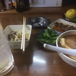 もつやき ばん - トンビ汁豆腐、レバ刺し、もつ焼き