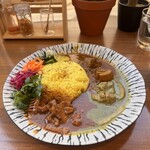 フィクションスパイス - 3種に合いがけカレー 1,500円