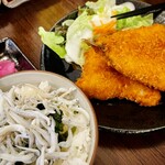 鎌倉食堂 - 生しらすとアジフライ