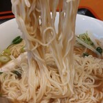 新長田中華食堂 房's - 麺、かなり柔らかい