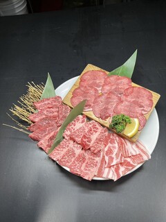 Yakiniku Rakuen - 