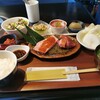 Guriru Dainingu Shuu - 黒毛和牛焼肉と自家栽培野菜３種の小鉢ランチ