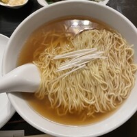 味の中華 羽衣 銀座本店 - Cランチの麺