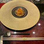 銀座鉄板焼き 肉一凛宮 - 藁で燻した桜鱒と伊予柑