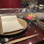 銀座鉄板焼き 肉一凛宮 - 内観