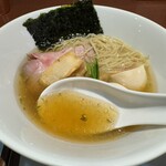 酒肴場 屯 - 苦みのないマイルドな煮干し感に、いつにも増してフレッシュな山椒の風味