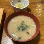 築地日本海 - お味噌汁とフルーツ