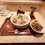 麦と麺助 - 